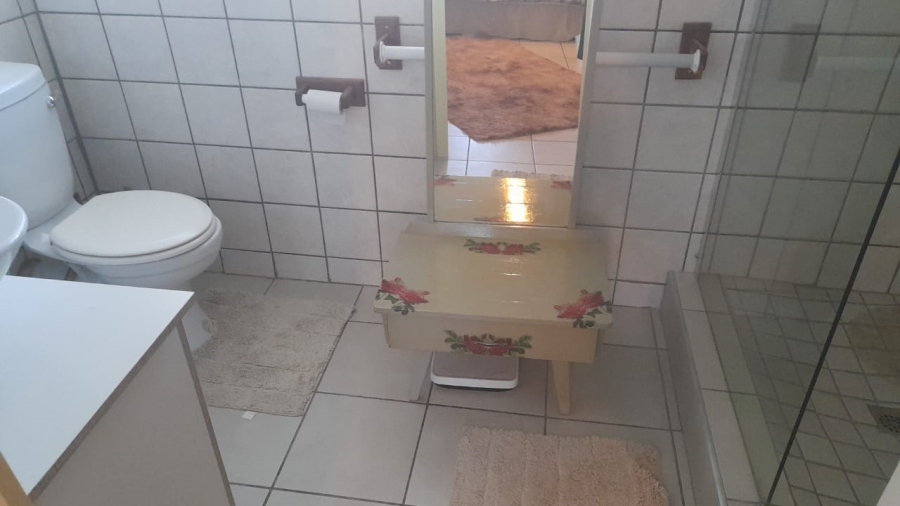 To Let 4 Bedroom Property for Rent in La Hoff North West